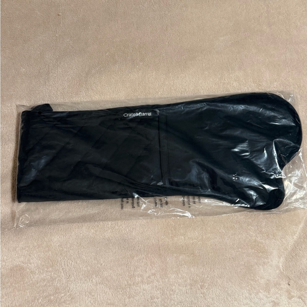 Crate&Barrel Silicone Double Grip Quilted Oven Mitts -New - Picture 2 of 4